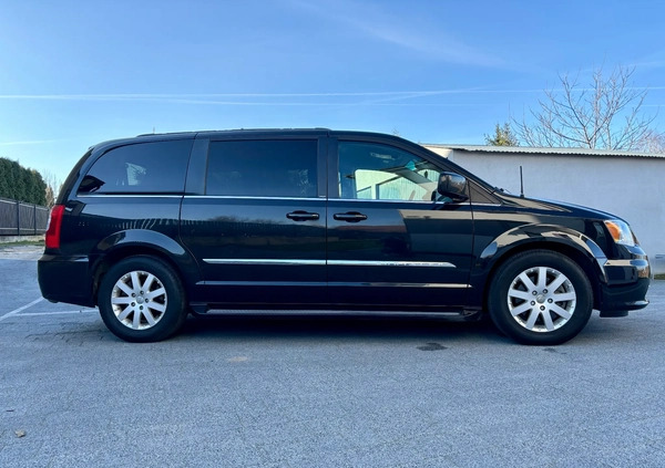 Chrysler Town &amp; Country cena 67000 przebieg: 106500, rok produkcji 2014 z Białystok małe 121